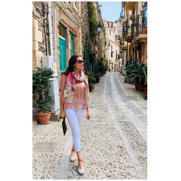 Meet your Posher, Christina - Picture 4 of 6